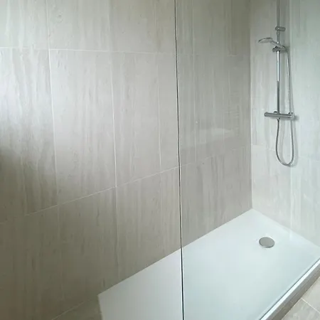 Luxury Modern Renovated And Cozy 2 Bedroom Garage-madeleine * Angers