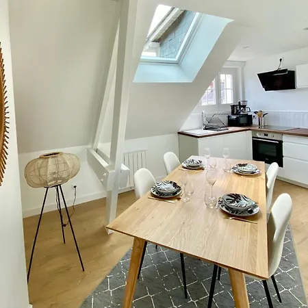 Luxury Modern Renovated And Cozy 2 Bedroom Garage-madeleine Angers