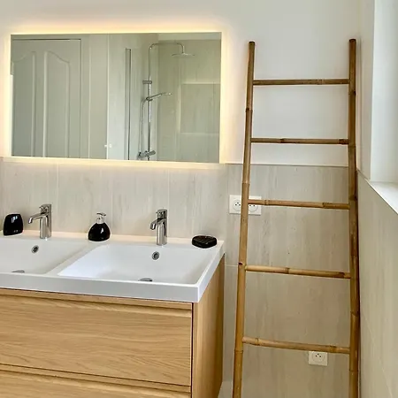 Apartment Luxury Modern Renovated And Cozy 2 Bedroom Garage-madeleine