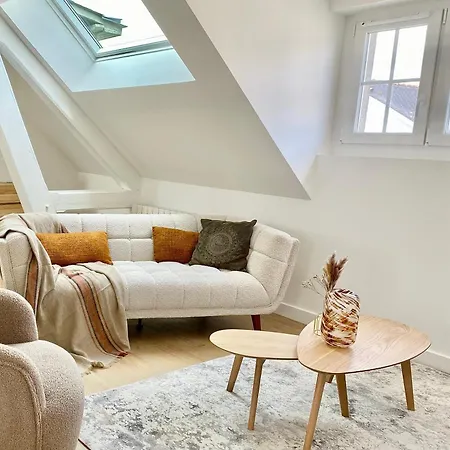 Luxury Modern Renovated And Cozy 2 Bedroom Garage-madeleine