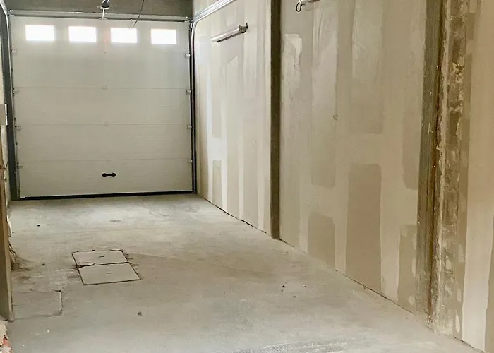 Luxury Modern Renovated And Cozy 2 Bedroom Garage-madeleine * Angers