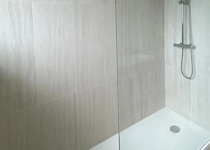 Luxury Modern Renovated And Cozy 2 Bedroom Garage-madeleine * Angers