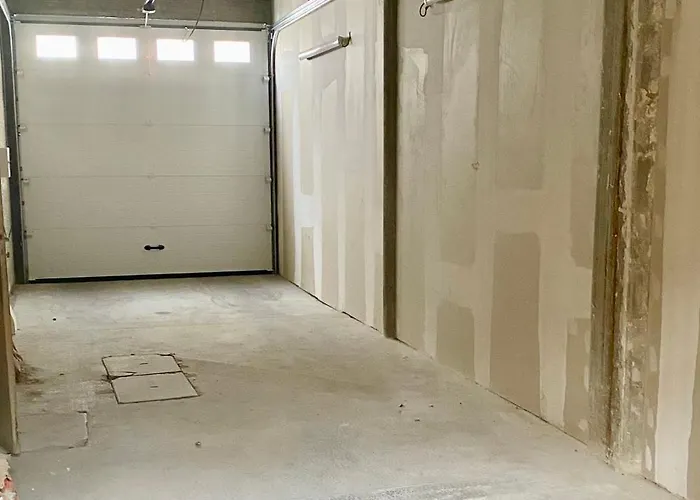 Luxury Modern Renovated And Cozy 2 Bedroom Garage-madeleine * Angers