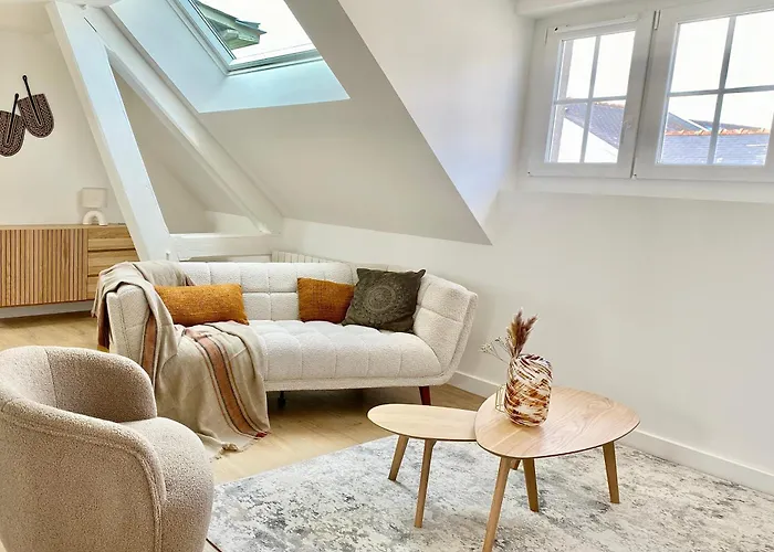 Luxury Modern Renovated And Cozy 2 Bedroom Garage-madeleine